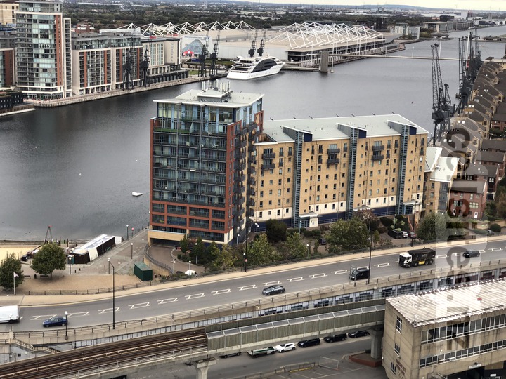 O2/Vodafone Western Beach Apartments